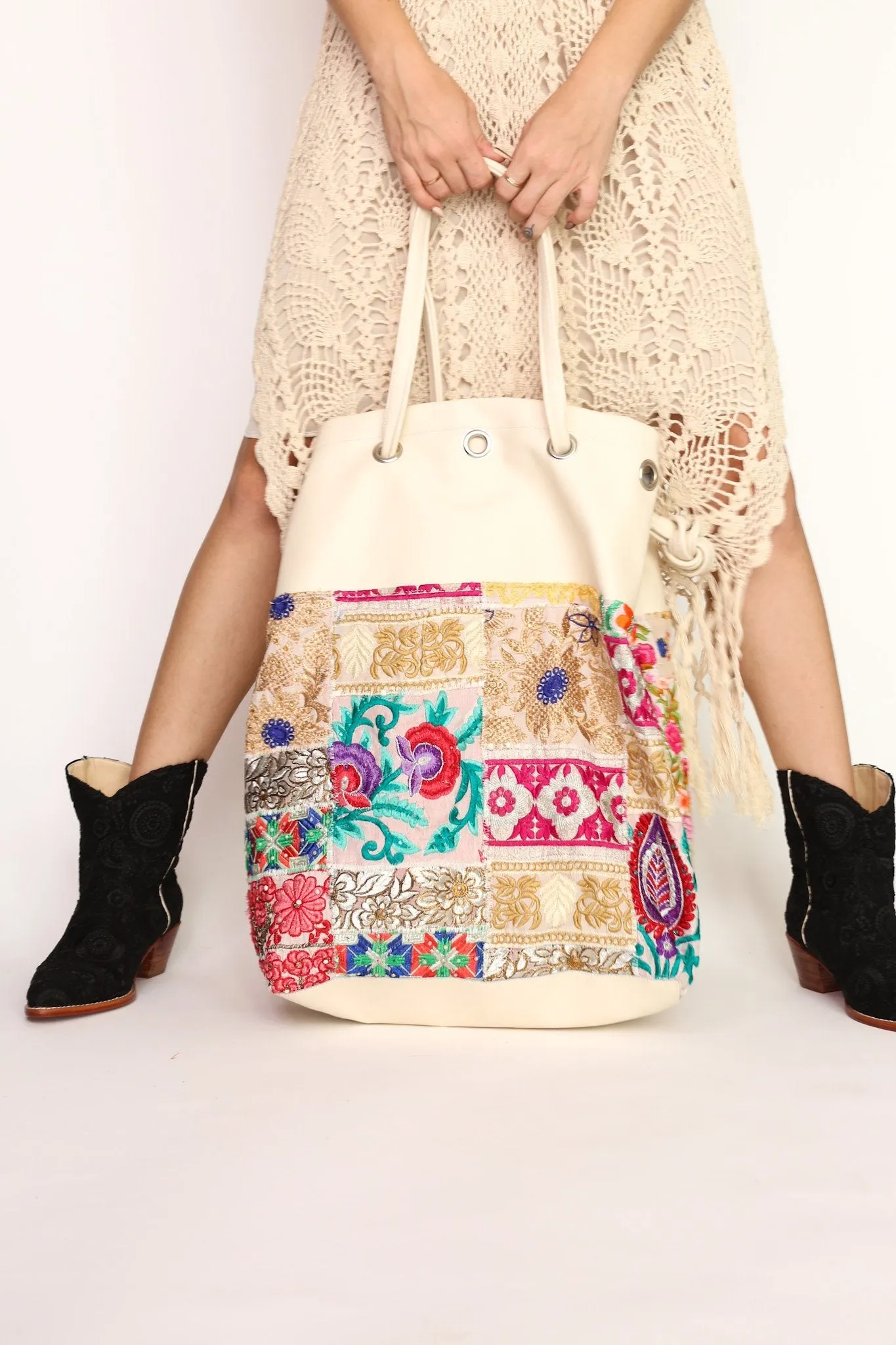 BOHO HOBO EMBROIDERED BAG TOEY