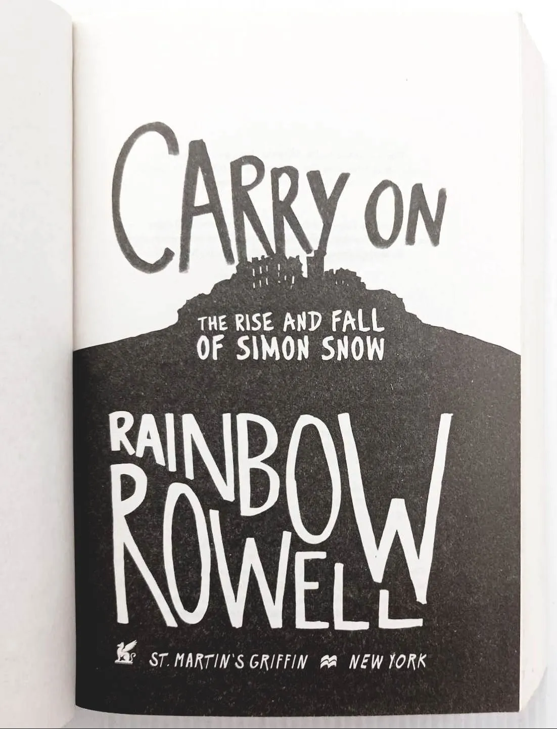 CARRY ON - Rainbow Rowell