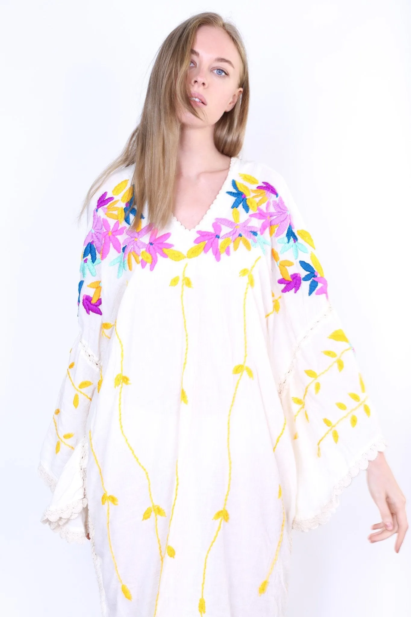 DON’T WANT SUMMER TO END EMBROIDERED KAFTAN KYRA