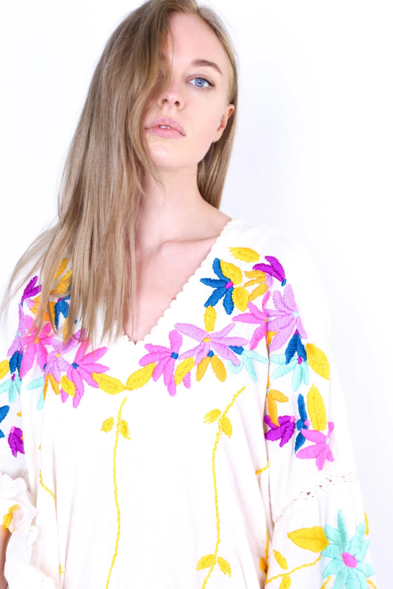 DON’T WANT SUMMER TO END EMBROIDERED KAFTAN KYRA